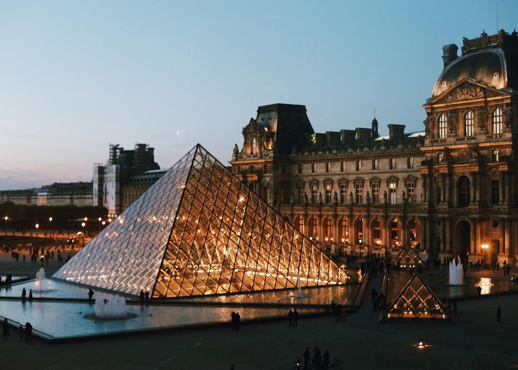 Louvre Museum - Exclusive Guided Tour (Reserved Entry Included)
