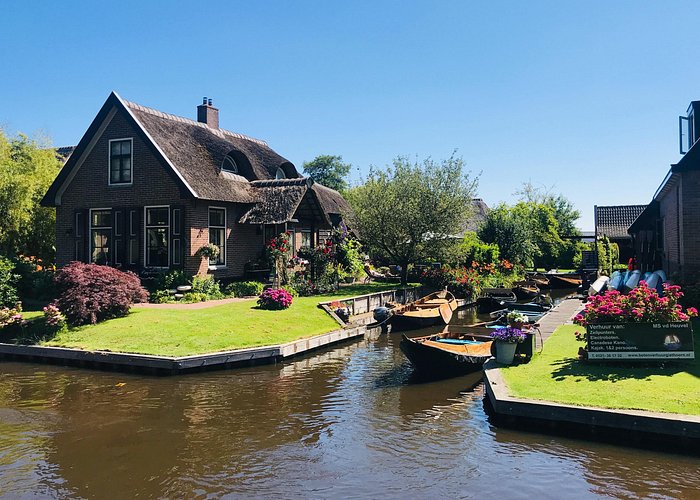 Giethoorn, Afsluitdijk, Zaanse Schans Day Tour Incl Hotel Pick Up