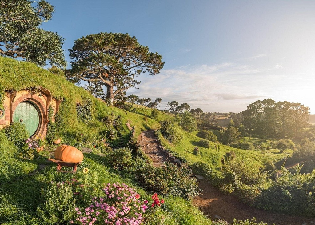 Hobbiton Movie Set Small Group Tour from Auckland
